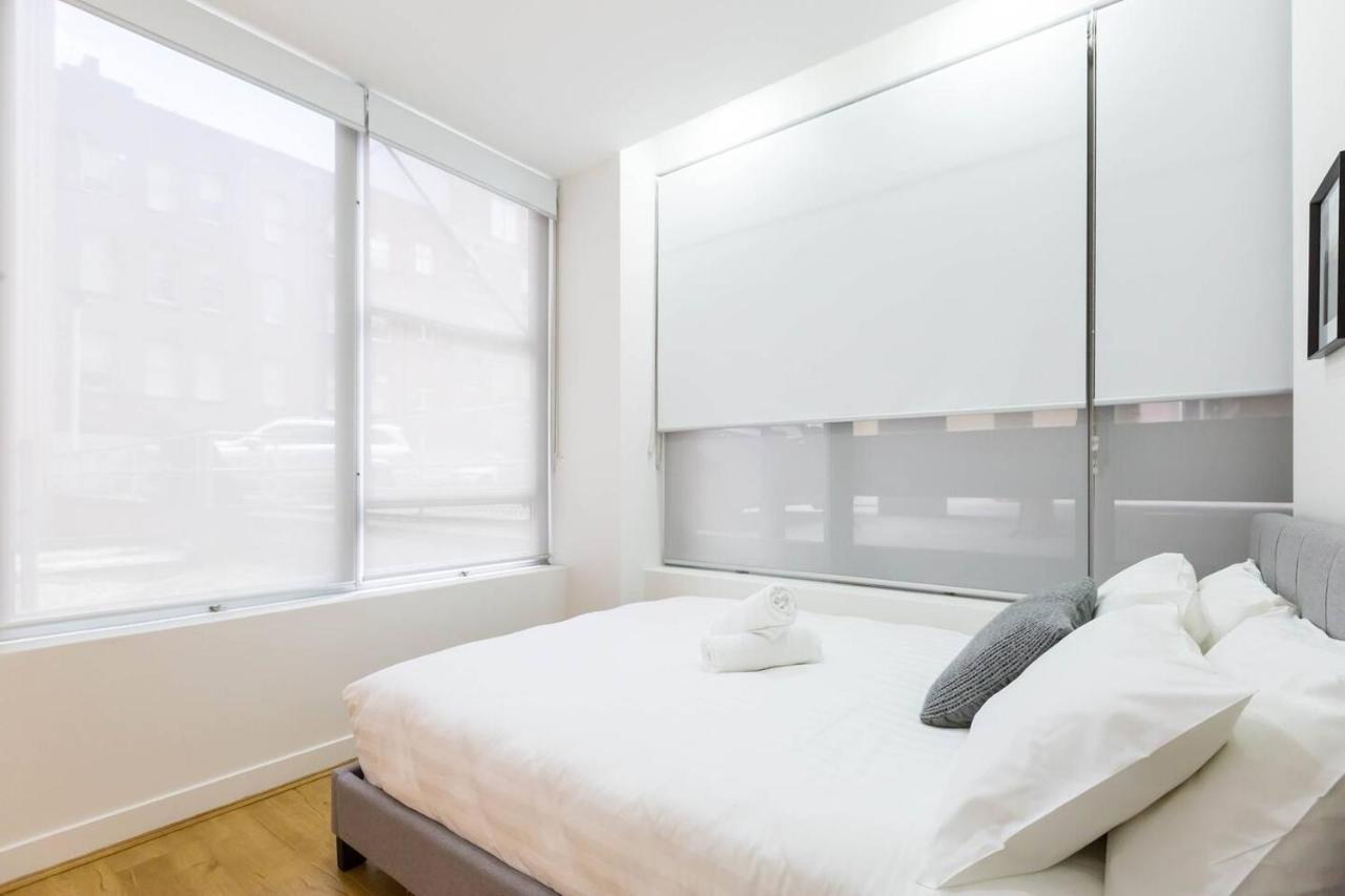 A Coveted Collins Street Pad With Parking Apartment *
