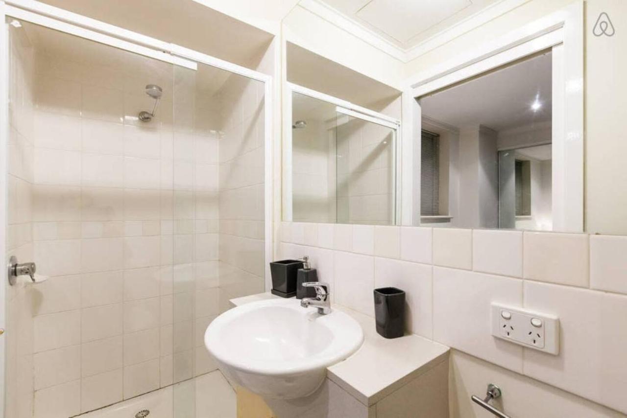 'ann Student Studio' Queen Pad On Lygon Street Apartment *