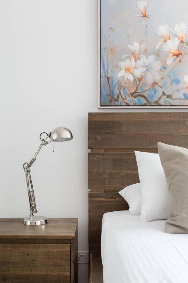 Modern Magic On Yarra River With Amenities *