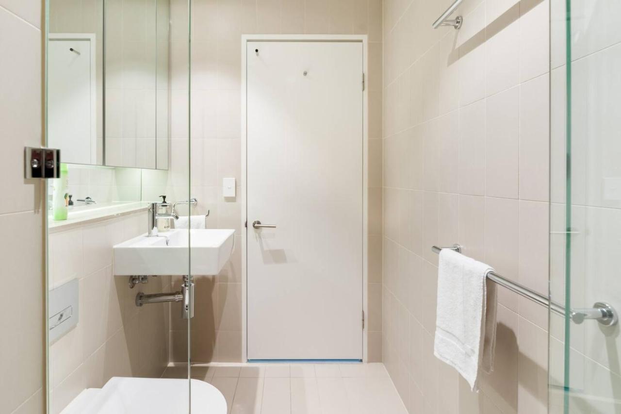 Apartment Modern Magic On Yarra River With Amenities Melbourne