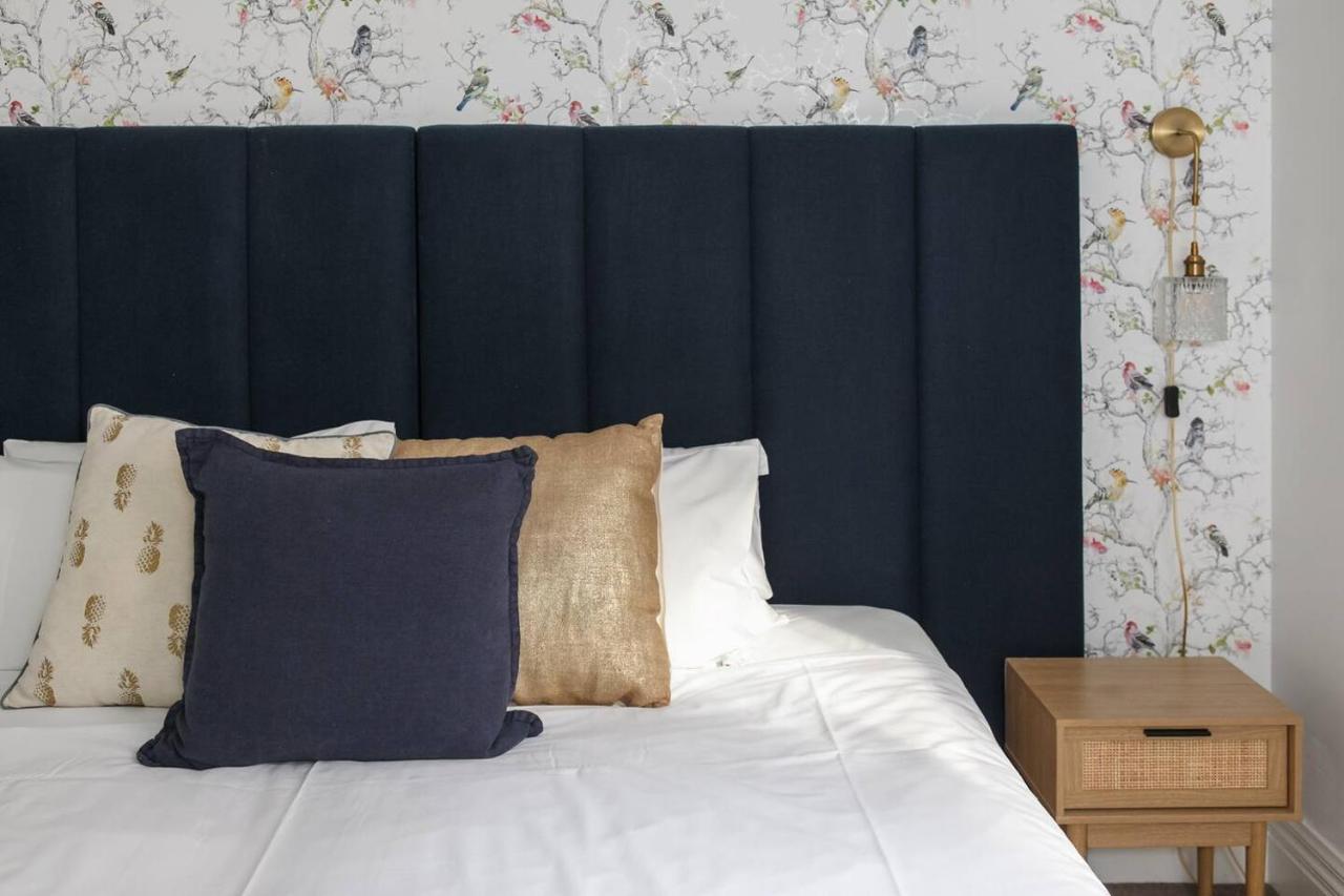 Apartment Heritage Charm In Melbourne's Heart With Rooftop *