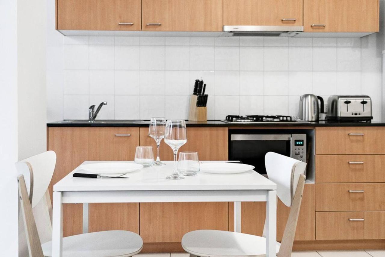 'studio Elizabeth' A Balcony Retreat Apartment