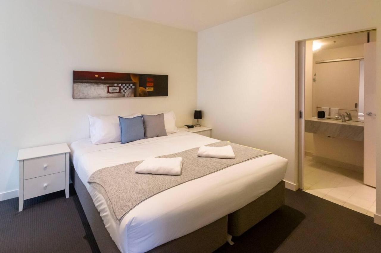 'bells Lane' Experience Cbd Living Apartment