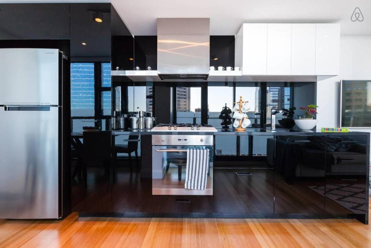 Sky High Living On Little Collins Apartment