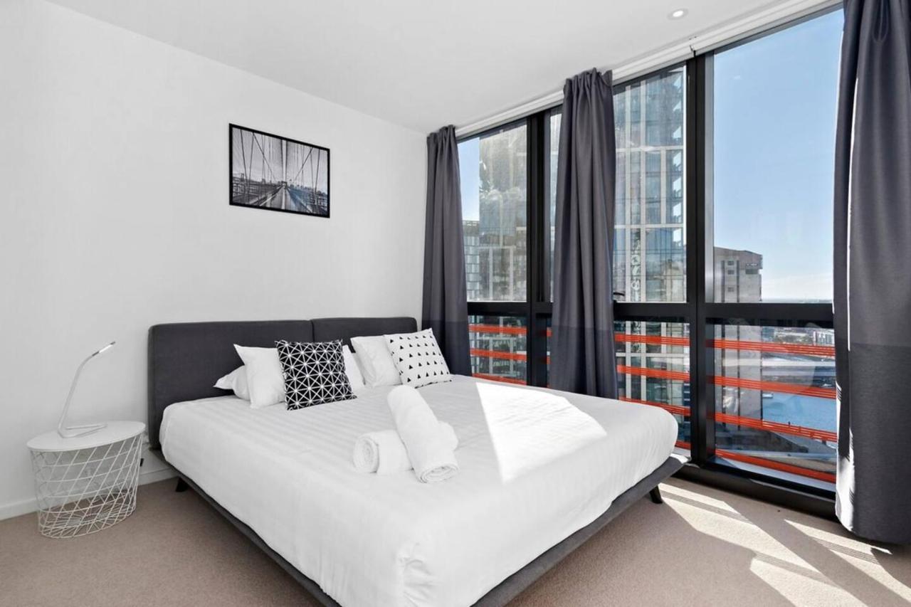 Apartment Resort-style Docklands Riverview With Parking *