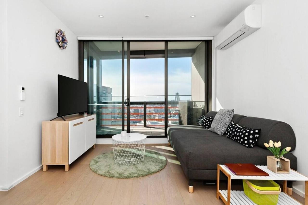 Resort-style Docklands Riverview With Parking