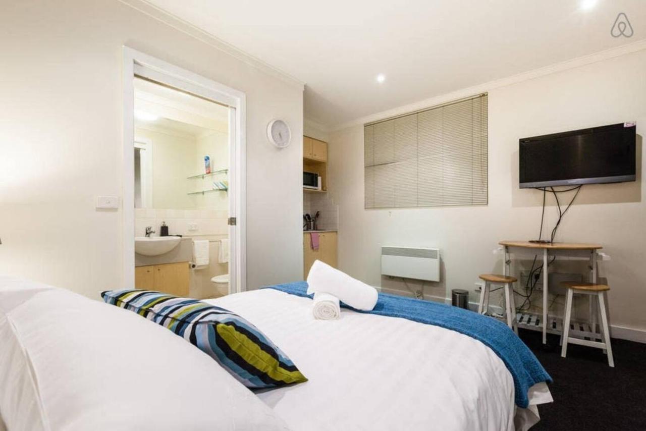 'ann Student Studio' Queen Pad On Lygon Street * Melbourne