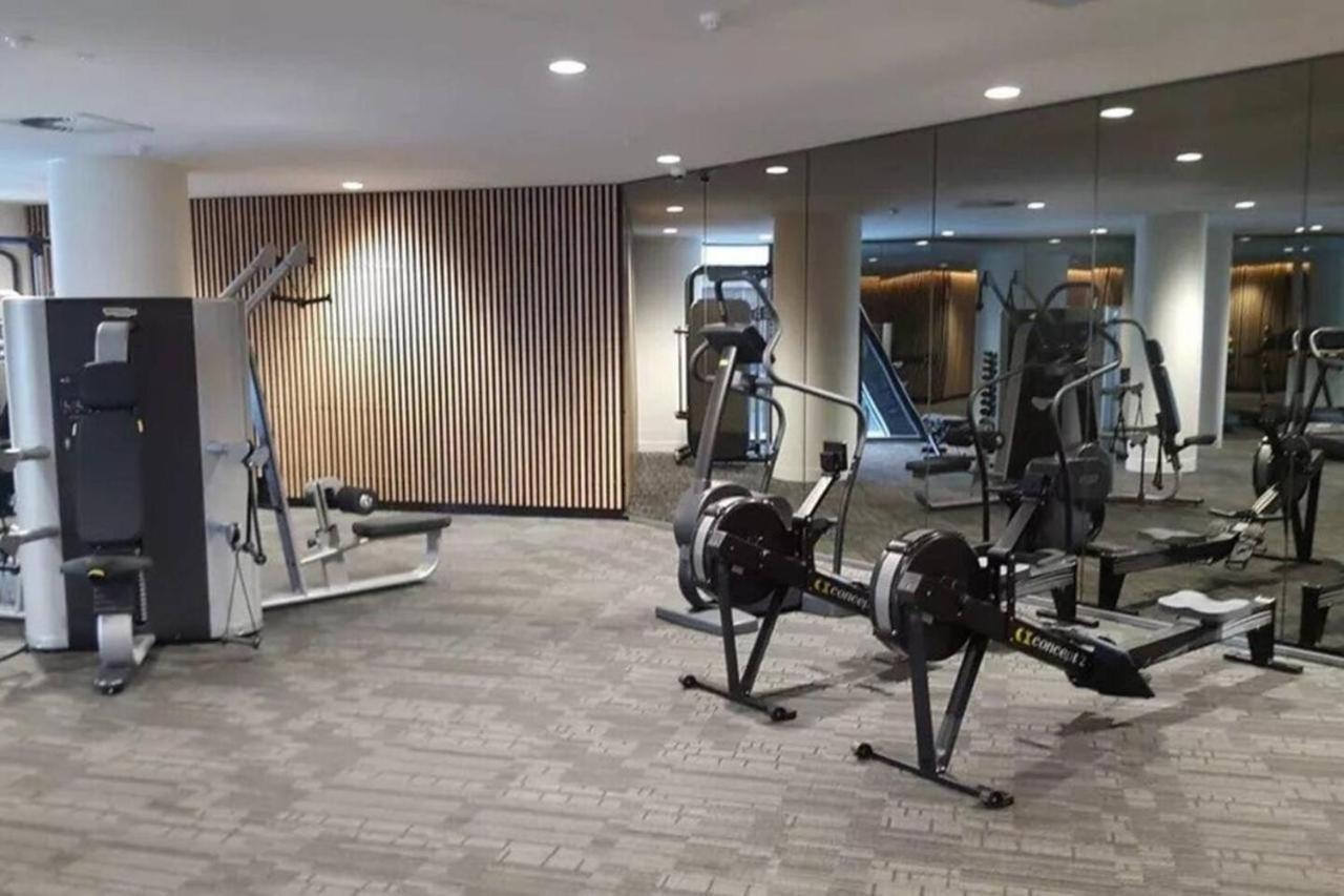 Resort-style Docklands Riverview With Parking *