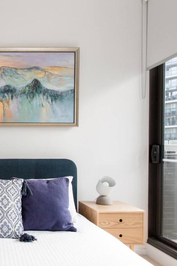 Modern Magic On Yarra River With Amenities Apartment *