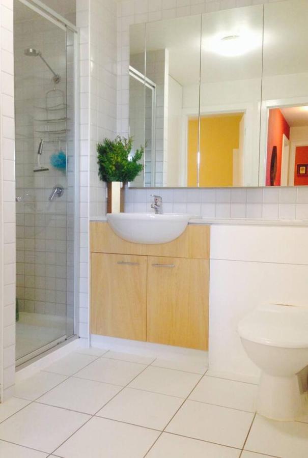 'fitzroy Max' Easygoing Urban Pad Off Brunswick St *