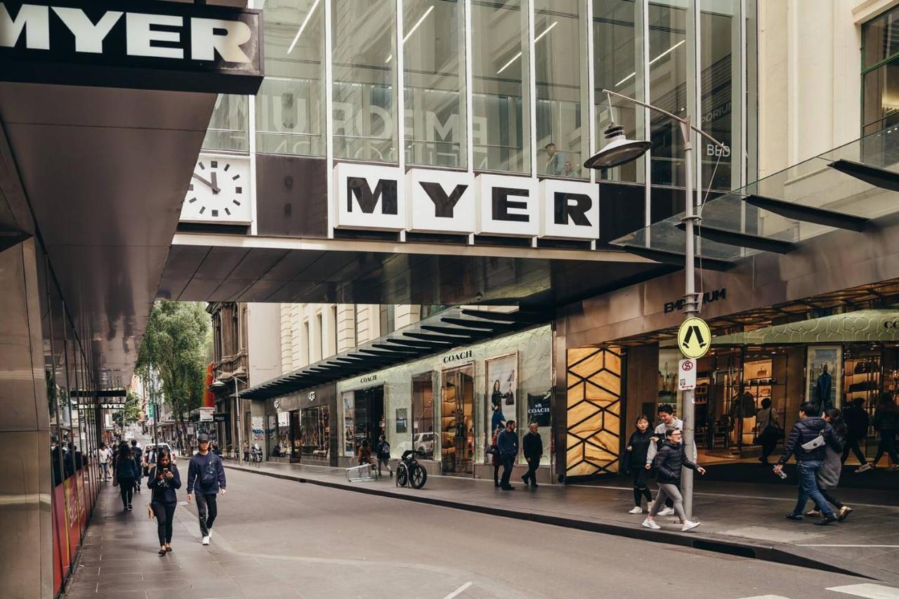 Modern Resort-style Near Queen Vic Market Melbourne