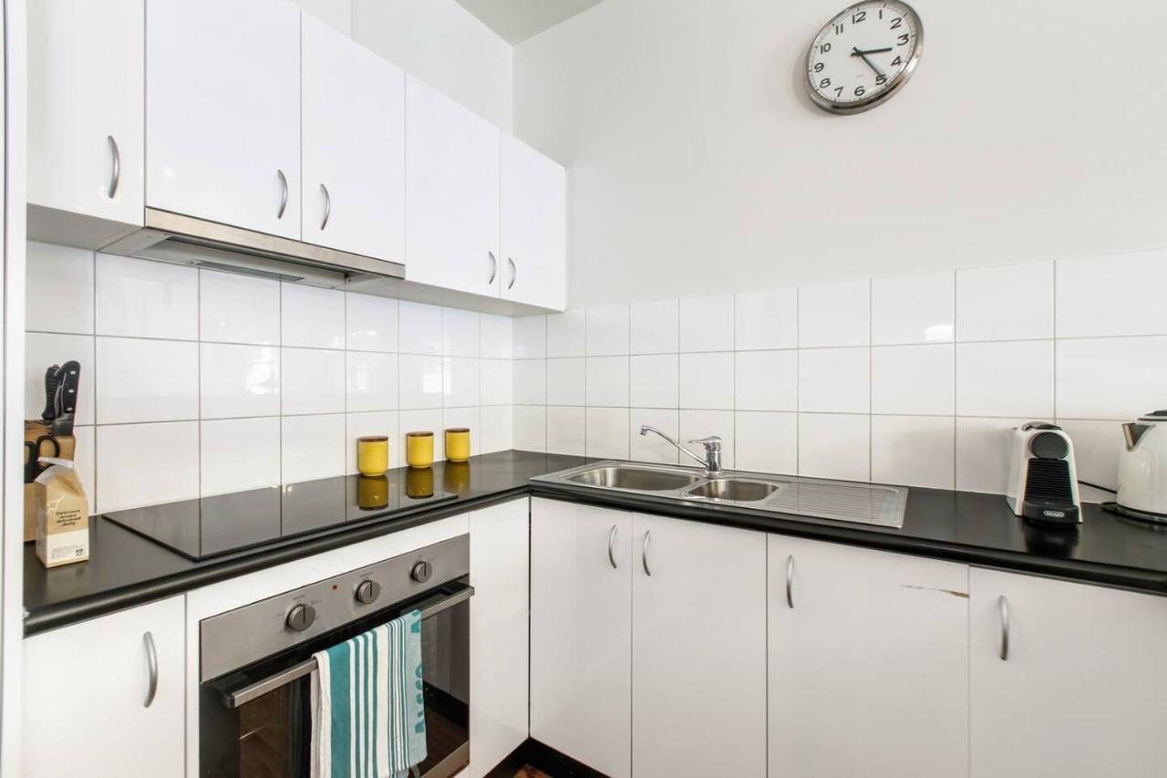 Apartment Heritage Charm In Melbourne's Heart With Rooftop