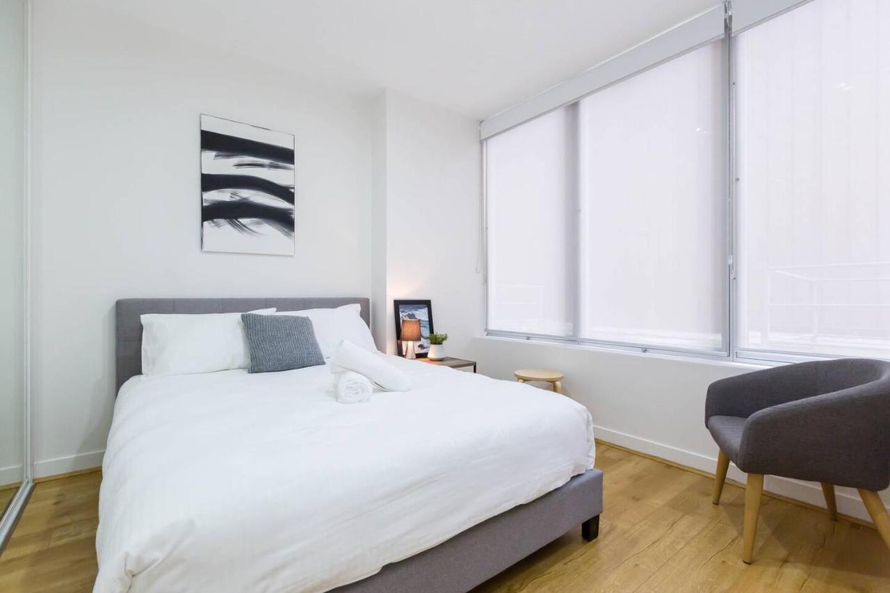 A Coveted Collins Street Pad With Parking Apartment