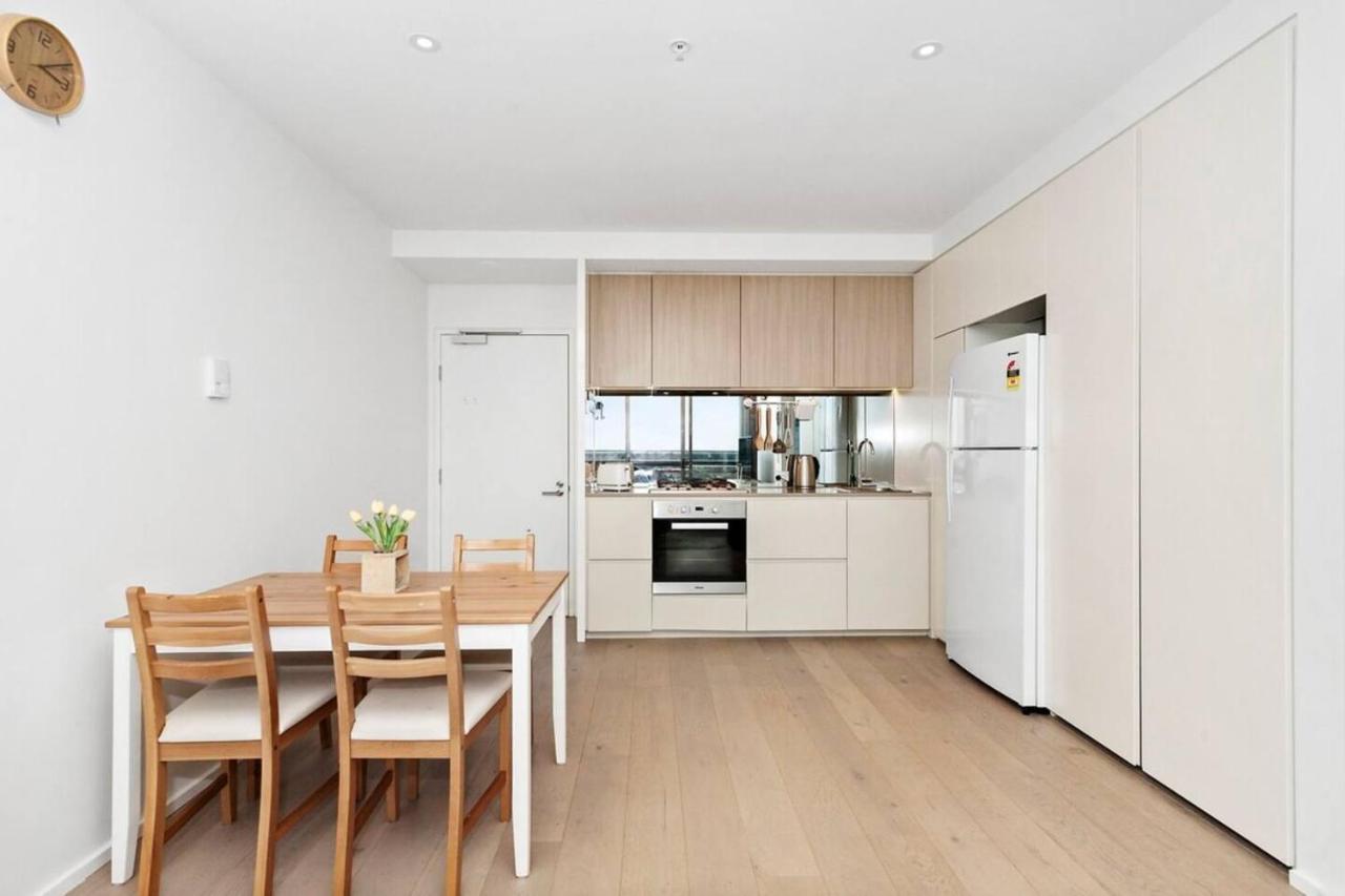 Resort-style Docklands Riverview With Parking Apartment *