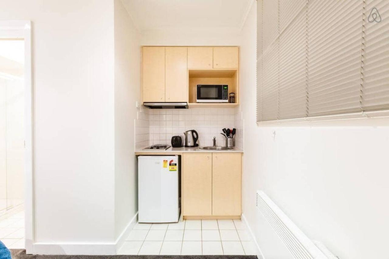 'ann Student Studio' Queen Pad On Lygon Street Melbourne