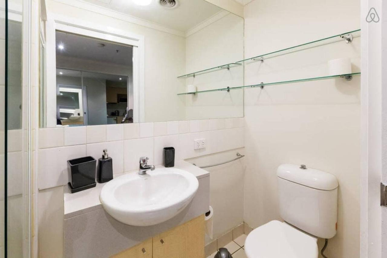 Apartment 'ann Student Studio' Queen Pad On Lygon Street
