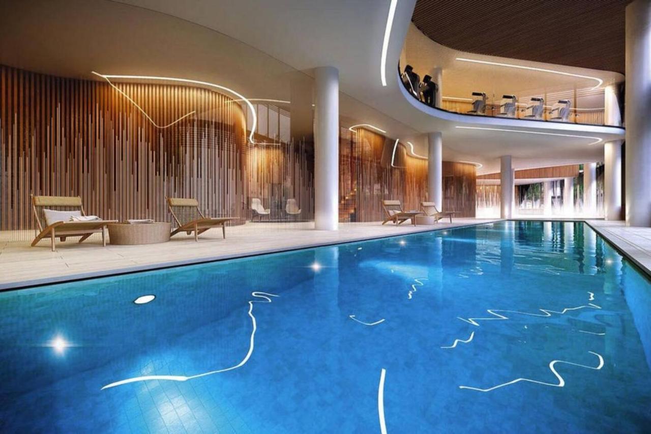 Resort-style Docklands Riverview With Parking