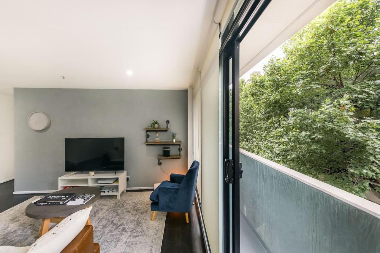 Modern Resort-style Near Queen Vic Market Apartment Melbourne