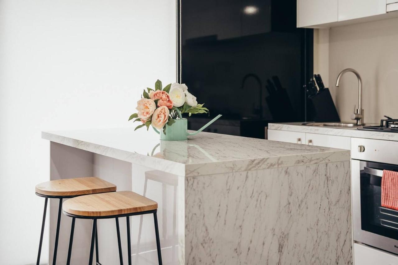 Modern Resort-style Near Queen Vic Market Apartment *