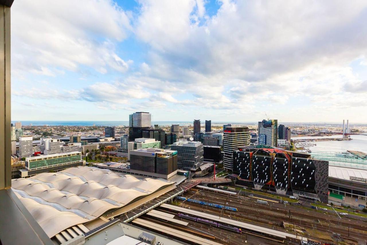Sky High Cbd Living With Style Amenities Apartment