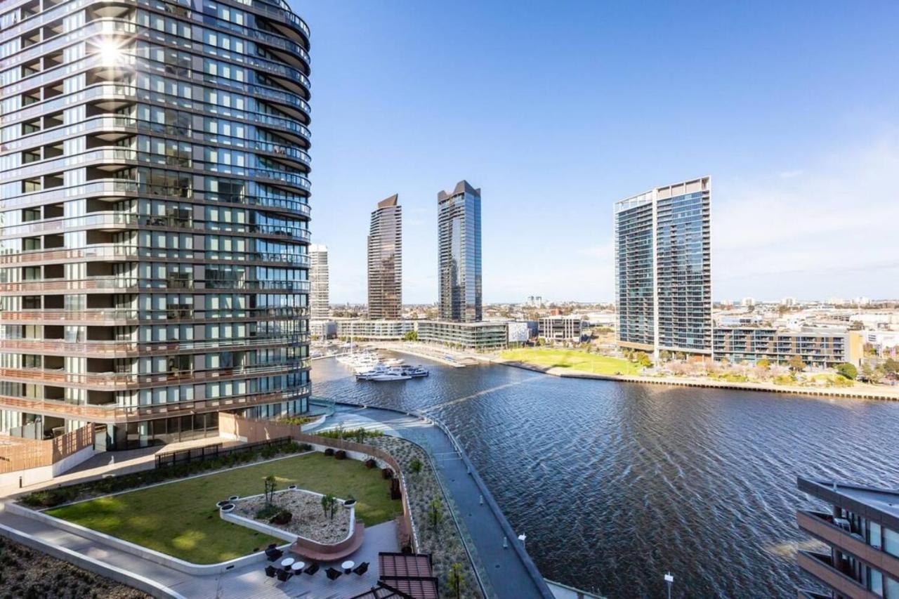 Resort-style Docklands Riverview With Parking Apartment Melbourne
