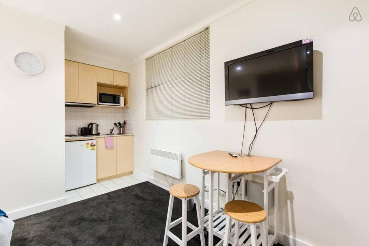'ann Student Studio' Queen Pad On Lygon Street Apartment Melbourne