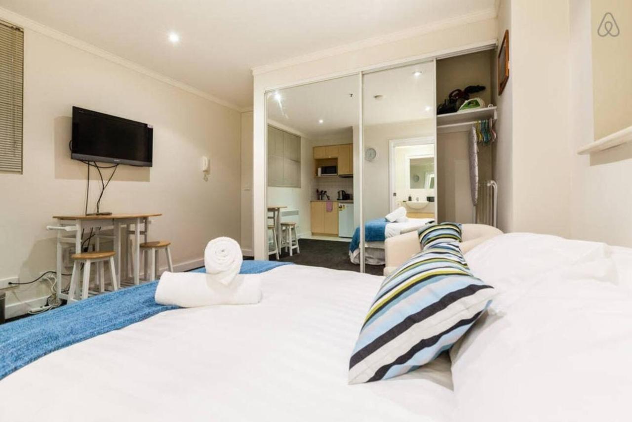 'ann Student Studio' Queen Pad On Lygon Street Melbourne