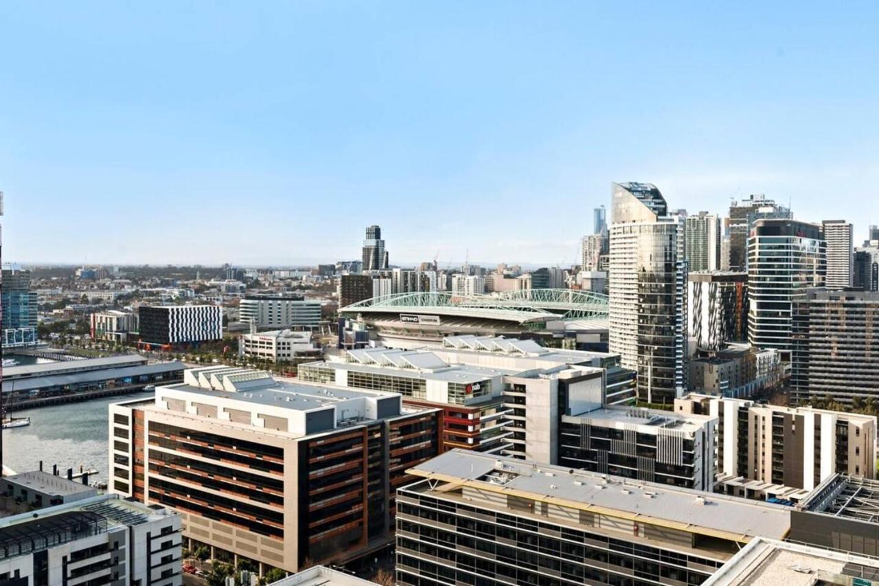 Resort-style Docklands Riverview With Parking *