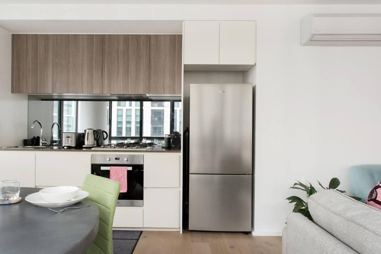 Apartment Modern Magic On Yarra River With Amenities