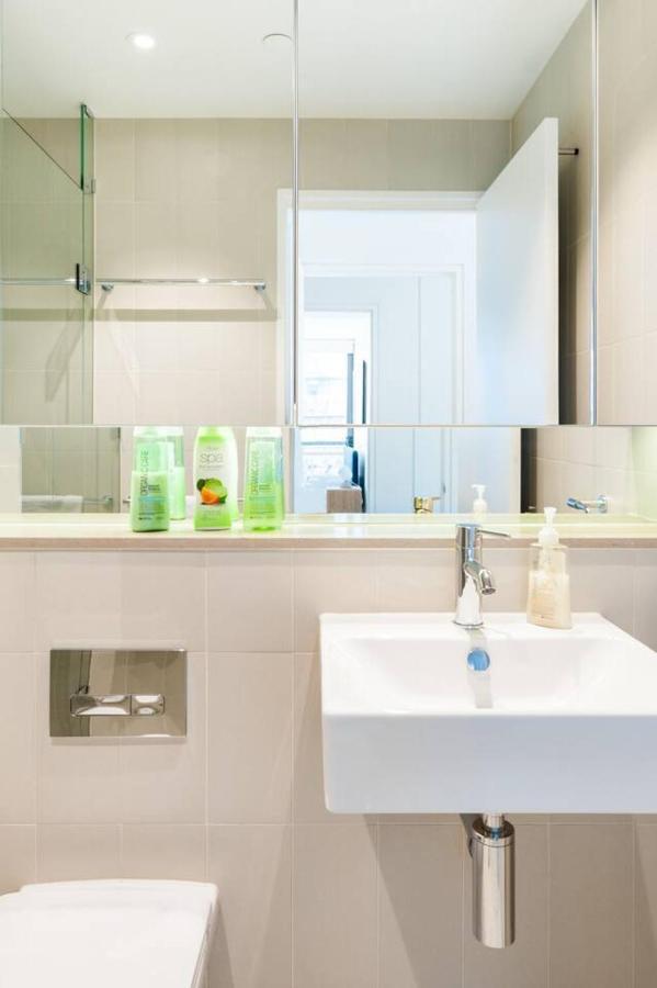 Modern Magic On Yarra River With Amenities Melbourne