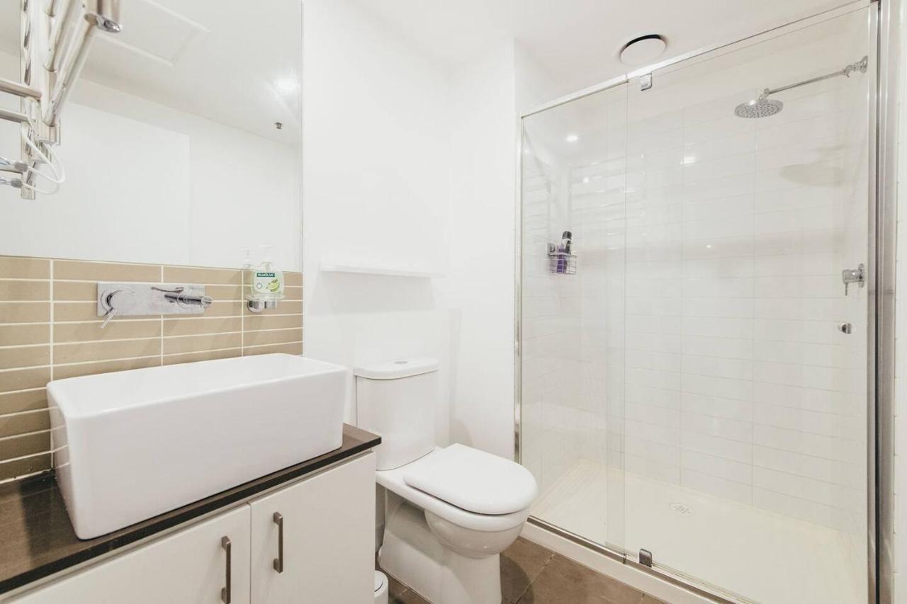 Modern Resort-style Near Queen Vic Market * Melbourne
