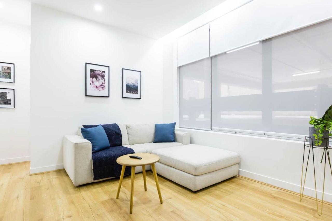 Apartment A Coveted Collins Street Pad With Parking *