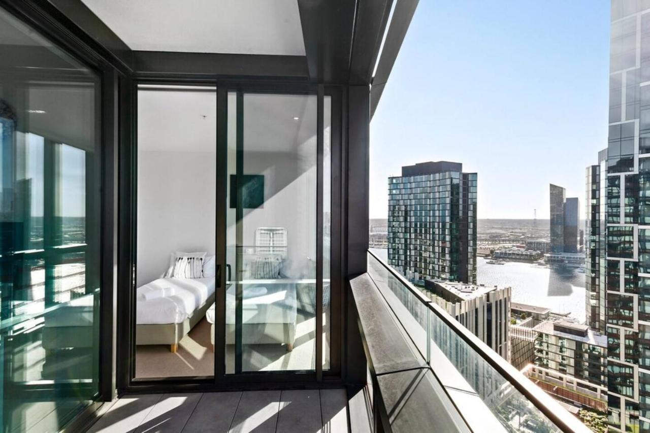 Resort-style Docklands Riverview With Parking Apartment Melbourne