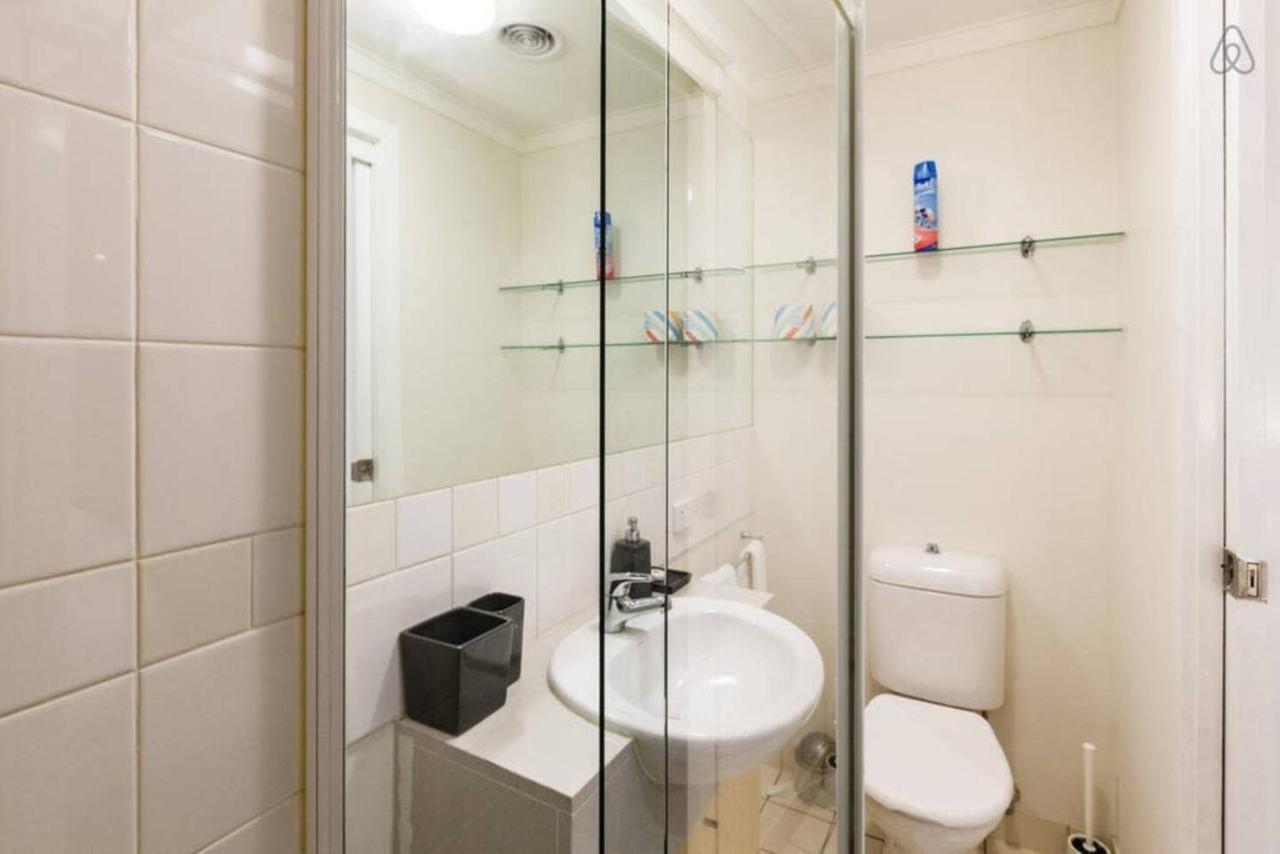 'ann Student Studio' Queen Pad On Lygon Street Melbourne