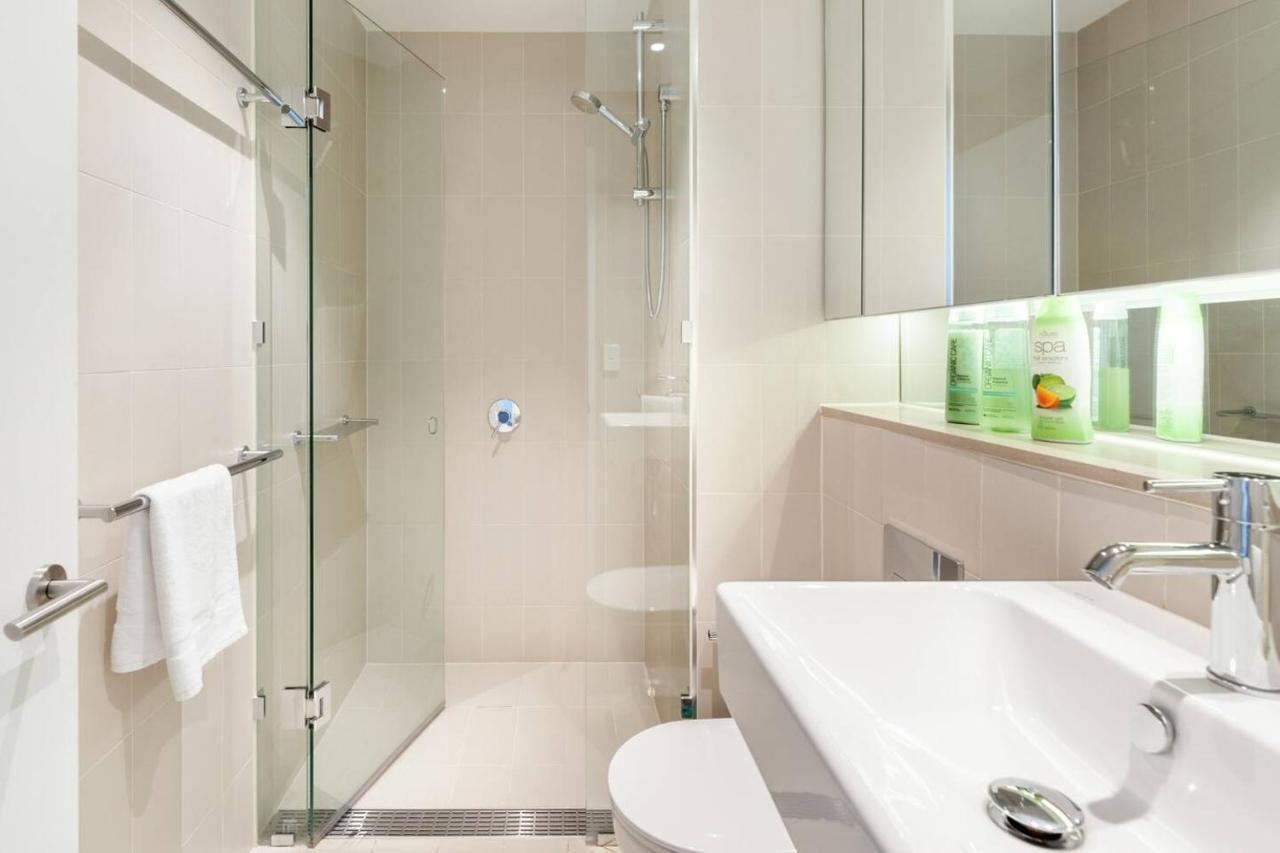 Modern Magic On Yarra River With Amenities Melbourne