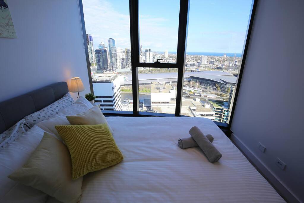 Apartment Glamorous 2br With Ocean & River Views & Free Parking