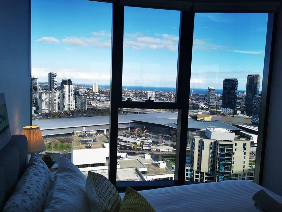 Glamorous 2br With Ocean & River Views & Free Parking *