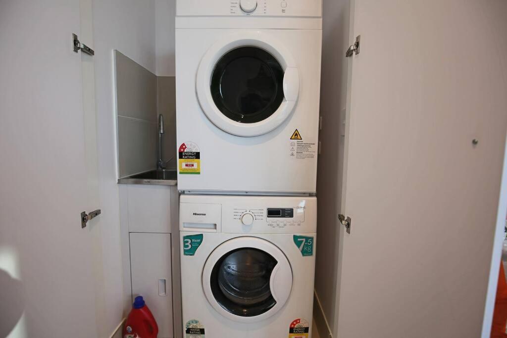 Apartment Glamorous 2br With Ocean & River Views & Free Parking *