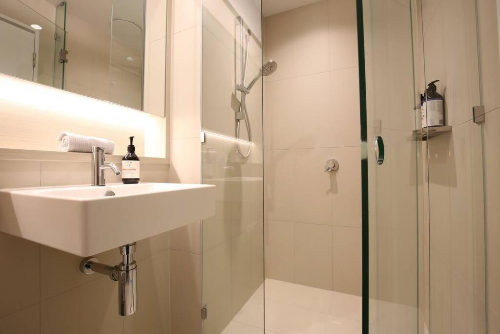 Apartment Glamorous 2br With Ocean & River Views & Free Parking Melbourne