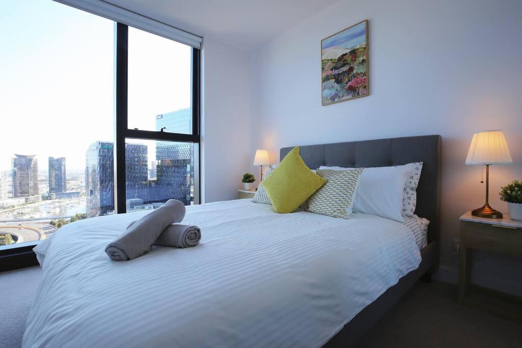 Glamorous 2br With Ocean & River Views & Free Parking *