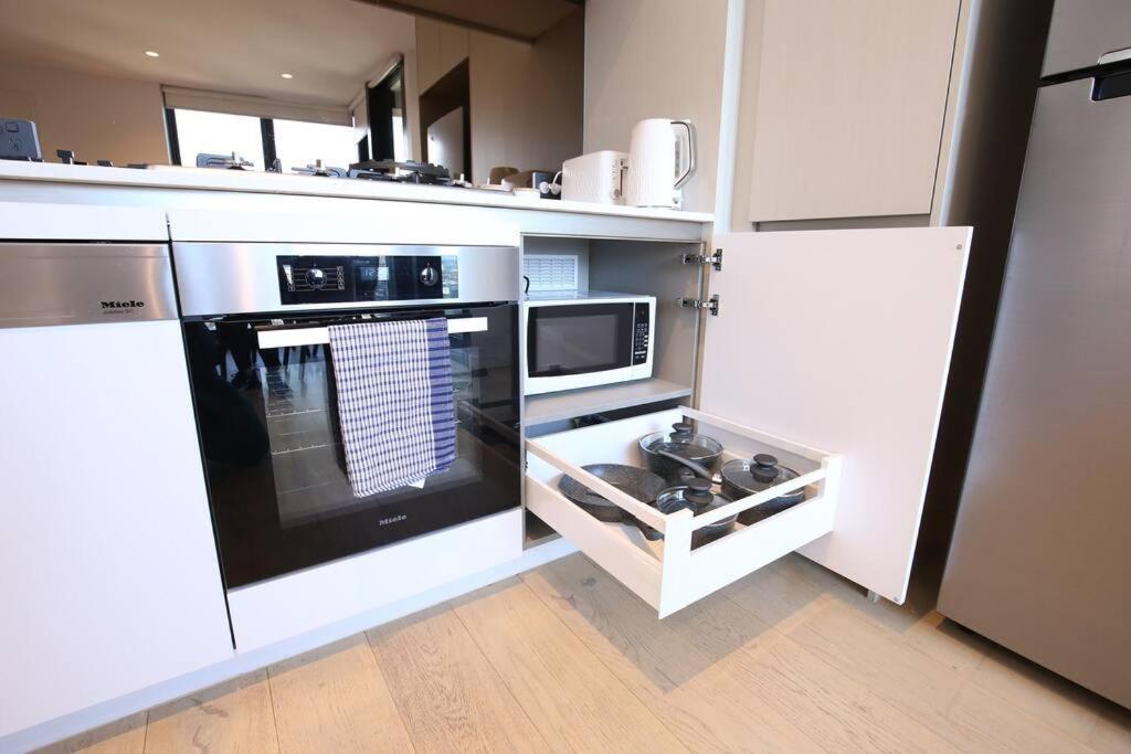 Glamorous 2br With Ocean & River Views & Free Parking Melbourne