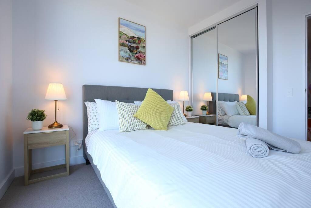 Glamorous 2br With Ocean & River Views & Free Parking Melbourne