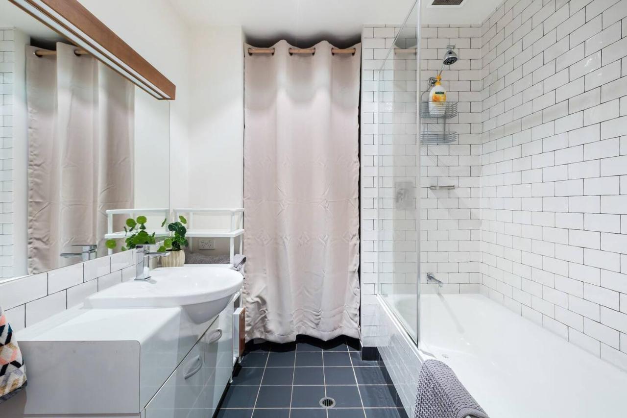 'the Chocolate Factory' Trendy Converted Warehouse Apartment Melbourne