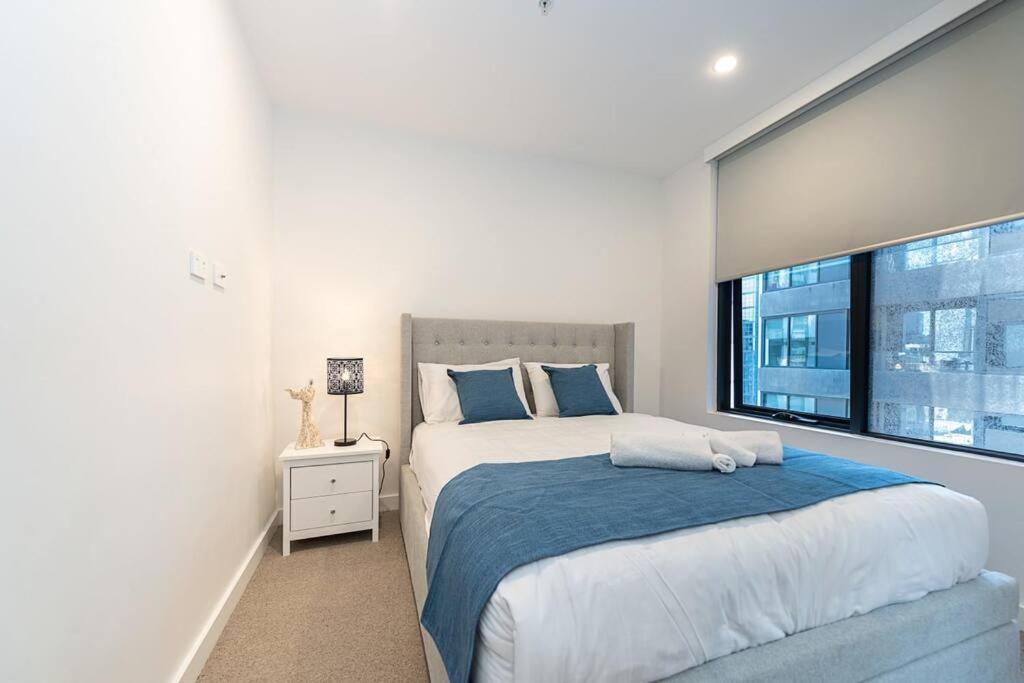 Apartment Calming Urban Oasis *