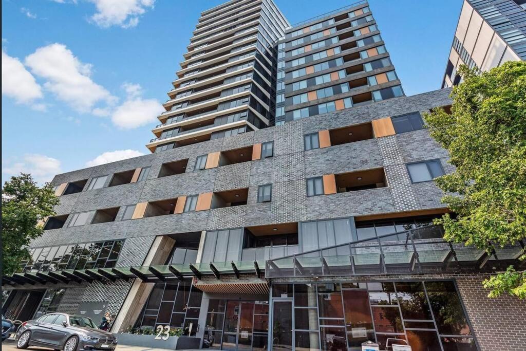 Apartment Calming Urban Oasis Melbourne