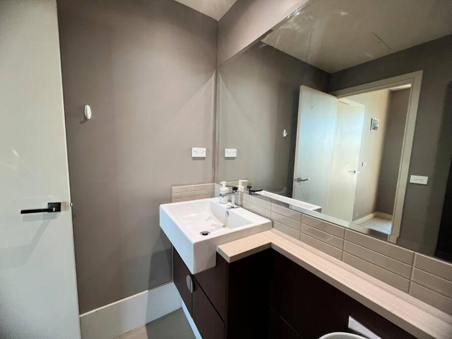 Melbcbd Central 1br1bth Gympool Nye Fireworks View Apartment Melbourne