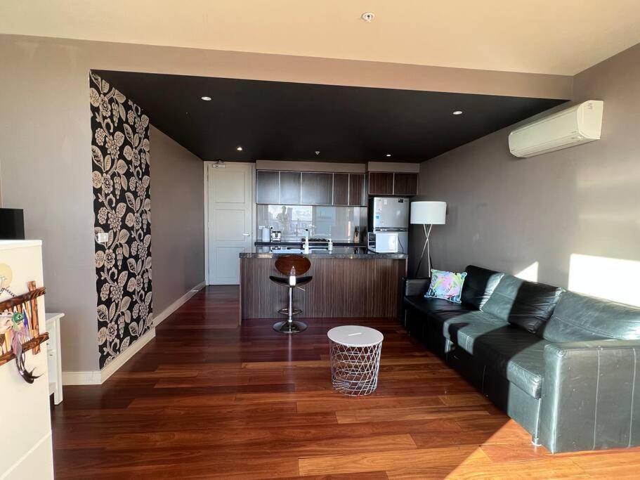 Melbcbd Central 1br1bth Gympool Nye Fireworks View Melbourne