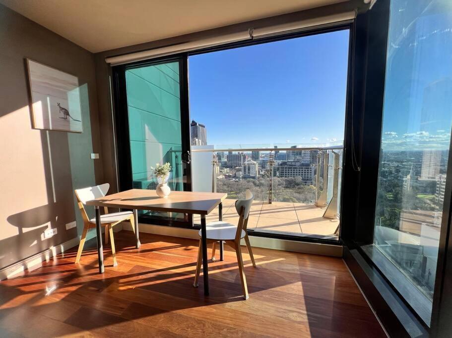 Apartment Melbcbd Central 1br1bth Gympool Nye Fireworks View *
