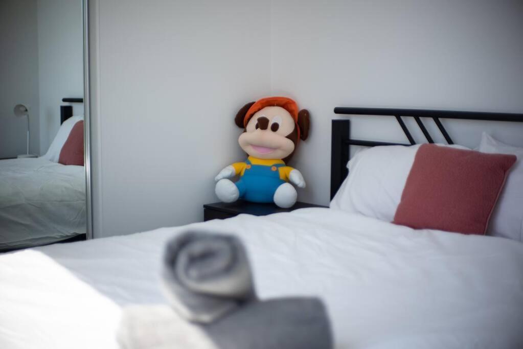 Spacious 2 Bdrs Apt +free Parking Melbourne