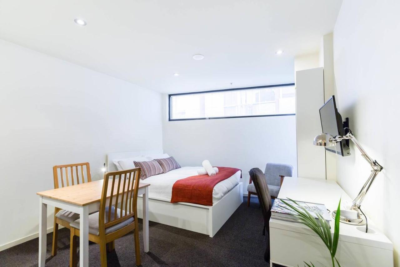 Simple On Swanston - A Student Apartment *
